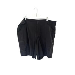 L.L. Bean Women's Plus Black Double Button Outdoor Hiking Cargo Shorts 18W‎